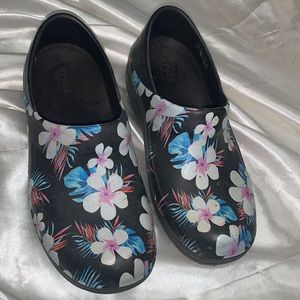 Crocs Tropical Floral Neria Pro II Clog